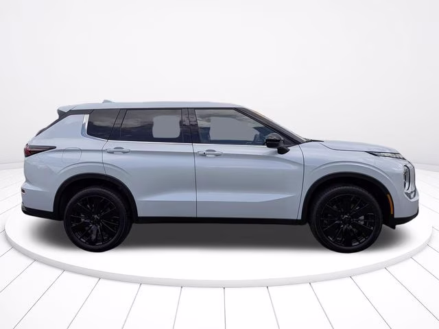 2026 White Diamond Mitsubishi Outlander LE FWD SUV