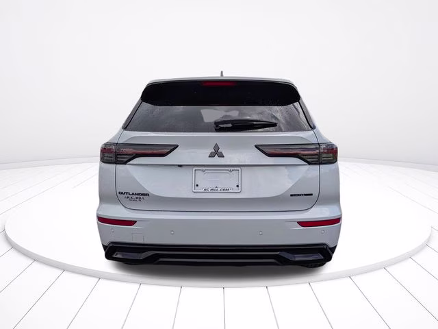2026 White Diamond Mitsubishi Outlander LE FWD SUV