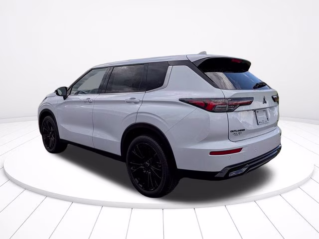 2026 White Diamond Mitsubishi Outlander LE FWD SUV