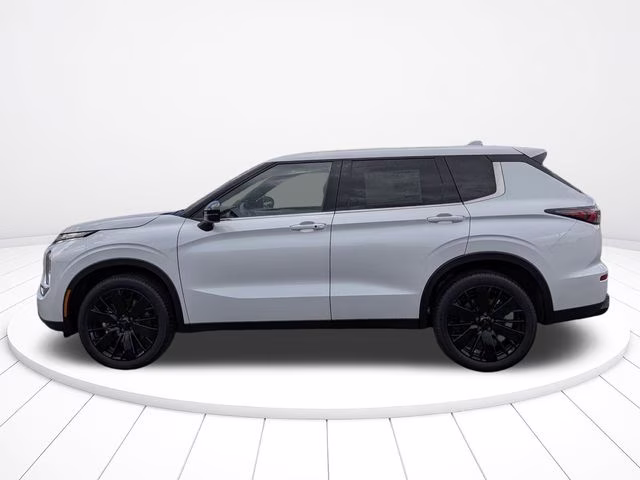 2026 White Diamond Mitsubishi Outlander LE FWD SUV