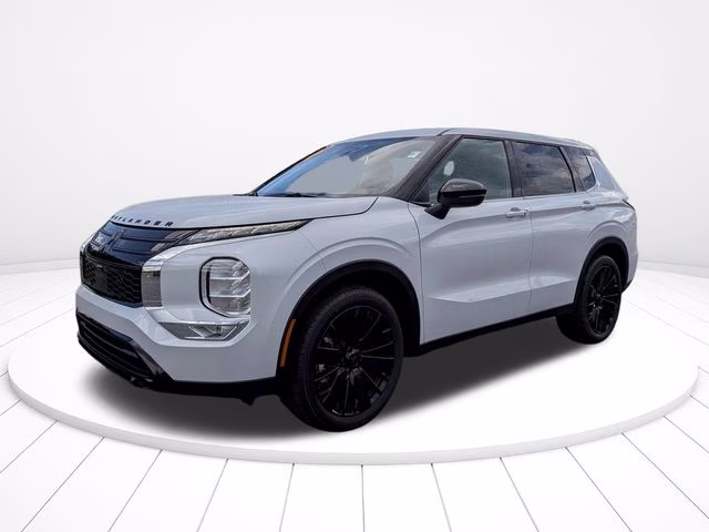 2026 White Diamond Mitsubishi Outlander LE FWD SUV