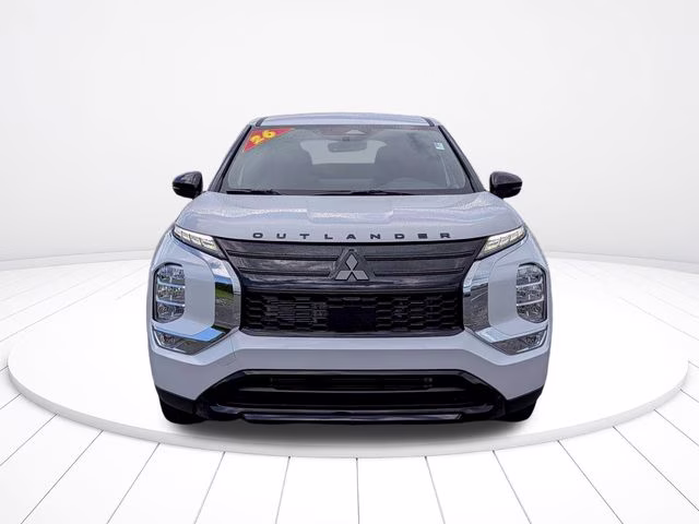 2026 White Diamond Mitsubishi Outlander LE FWD SUV