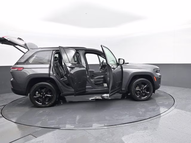 2023 Baltic Gray Metallic Clearcoat Jeep Grand Cherokee Altitude X 4X4 SUV