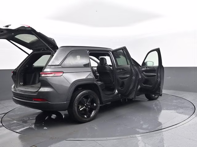 2023 Baltic Gray Metallic Clearcoat Jeep Grand Cherokee Altitude X 4X4 SUV