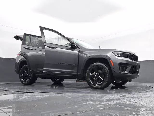 2023 Baltic Gray Metallic Clearcoat Jeep Grand Cherokee Altitude X 4X4 SUV
