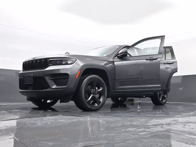 2023 Baltic Gray Metallic Clearcoat Jeep Grand Cherokee Altitude X 4X4 SUV