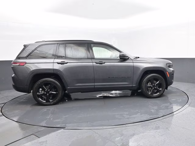 2023 Baltic Gray Metallic Clearcoat Jeep Grand Cherokee Altitude X 4X4 SUV