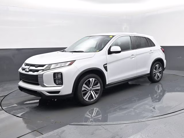 2024 White Mitsubishi Outlander Sport 2.0 ES 4X4 SUV