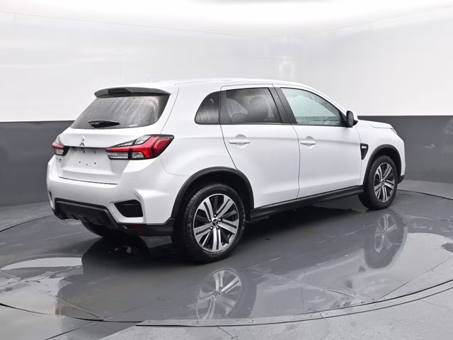 2024 White Mitsubishi Outlander Sport 2.0 ES 4X4 SUV