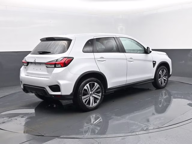 2024 White Mitsubishi Outlander Sport 2.0 ES 4X4 SUV