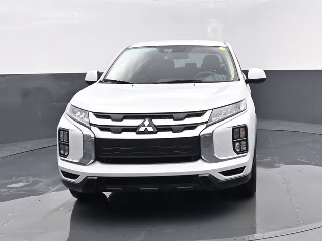 2024 White Mitsubishi Outlander Sport 2.0 ES 4X4 SUV
