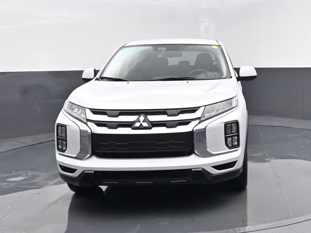 2024 White Mitsubishi Outlander Sport 2.0 ES 4X4 SUV