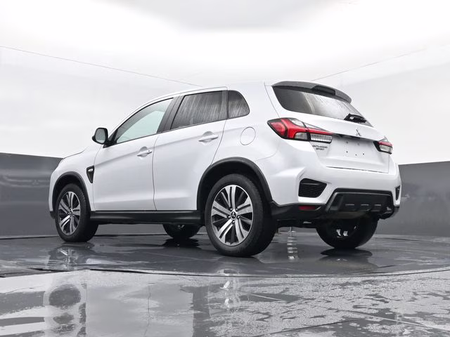 2024 White Mitsubishi Outlander Sport 2.0 ES 4X4 SUV