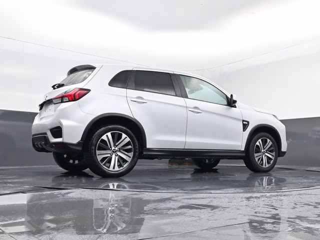2024 White Mitsubishi Outlander Sport 2.0 ES 4X4 SUV
