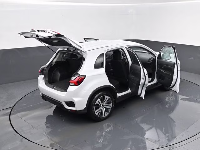 2024 White Mitsubishi Outlander Sport 2.0 ES 4X4 SUV