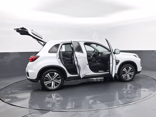 2024 White Mitsubishi Outlander Sport 2.0 ES 4X4 SUV