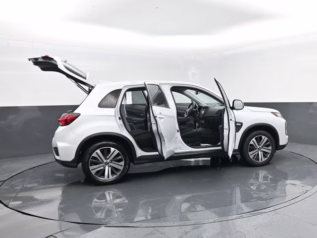 2024 White Mitsubishi Outlander Sport 2.0 ES 4X4 SUV
