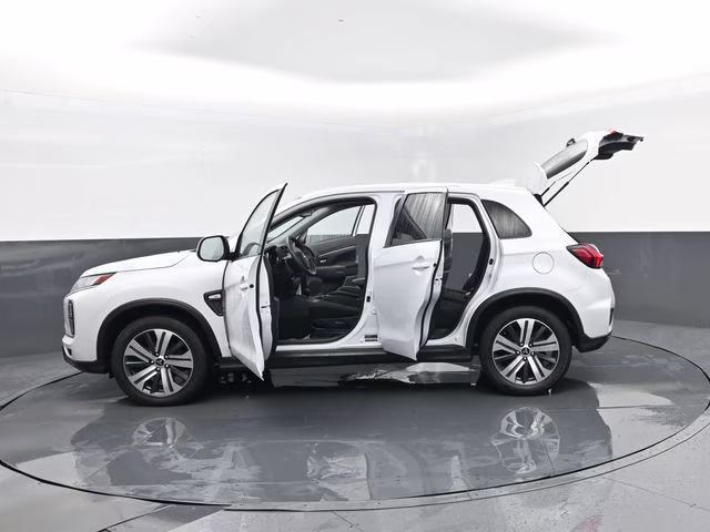 2024 White Mitsubishi Outlander Sport 2.0 ES 4X4 SUV
