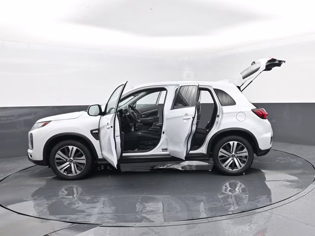 2024 White Mitsubishi Outlander Sport 2.0 ES 4X4 SUV