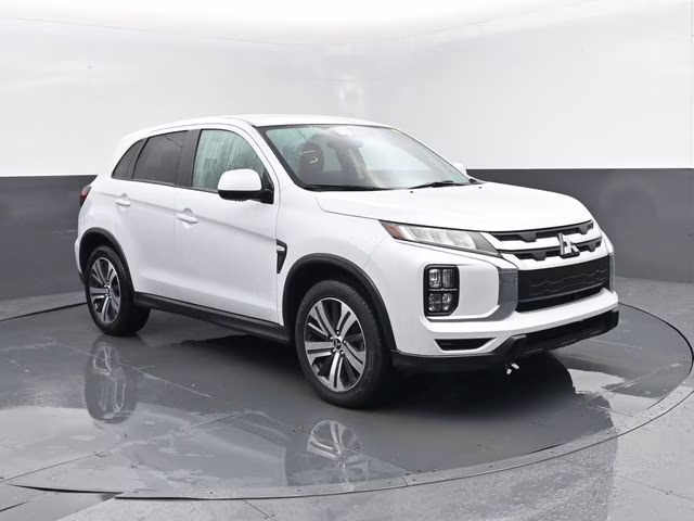 2024 White Mitsubishi Outlander Sport 2.0 ES 4X4 SUV