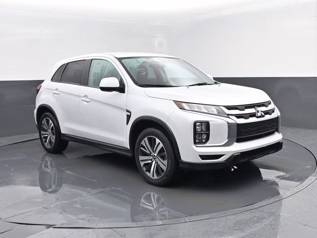 2024 White Mitsubishi Outlander Sport 2.0 ES 4X4 SUV
