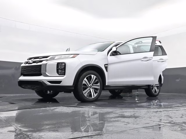 2024 White Mitsubishi Outlander Sport 2.0 ES 4X4 SUV