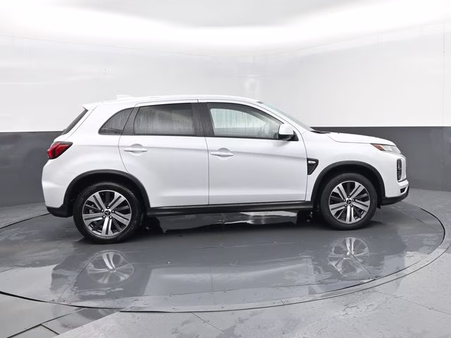 2024 White Mitsubishi Outlander Sport 2.0 ES 4X4 SUV