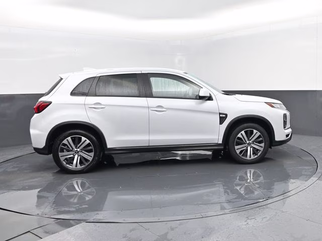 2024 White Mitsubishi Outlander Sport 2.0 ES 4X4 SUV