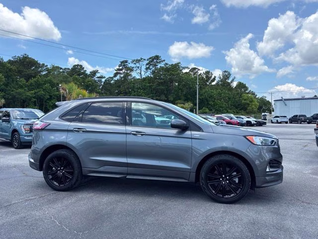 2022 Gray Metallic Ford Edge ST Line AWD SUV
