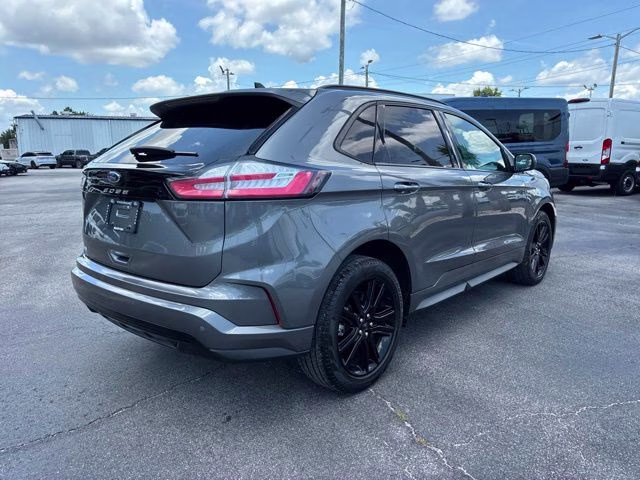 2022 Gray Metallic Ford Edge ST Line AWD SUV