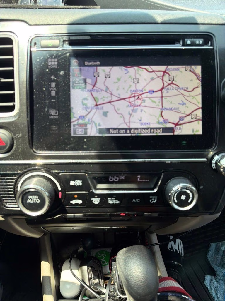 2014 White Honda Civic Hybrid FWD Sedan