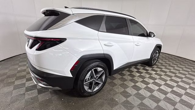 2025 White Pearl Hyundai Tucson SEL Convenience FWD SUV