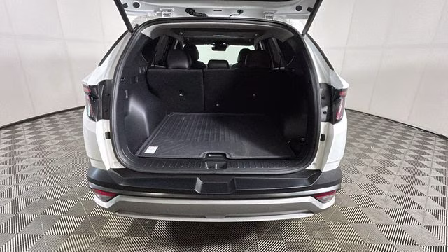 2025 White Pearl Hyundai Tucson SEL Convenience FWD SUV