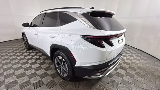 2025 White Pearl Hyundai Tucson SEL Convenience FWD SUV