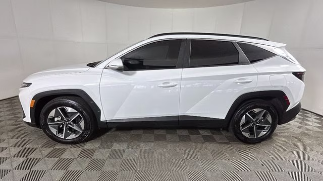 2025 White Pearl Hyundai Tucson SEL Convenience FWD SUV