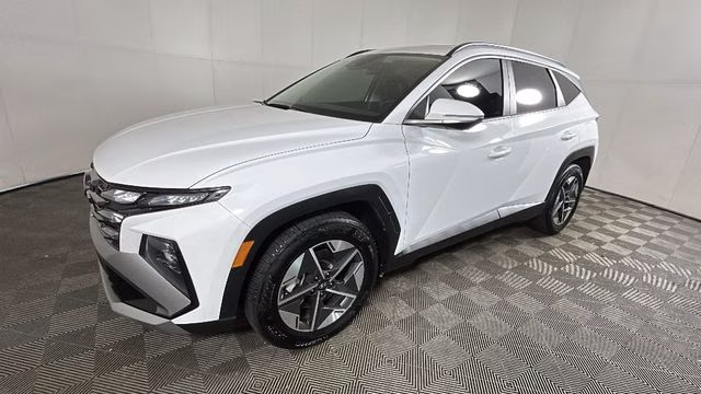2025 White Pearl Hyundai Tucson SEL Convenience FWD SUV