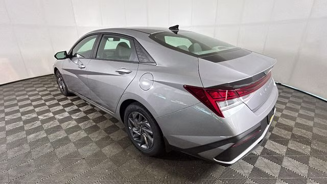 2025 Fluid Metal Hyundai Elantra Hybrid Blue FWD Sedan