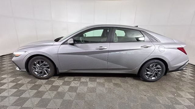2025 Fluid Metal Hyundai Elantra Hybrid Blue FWD Sedan