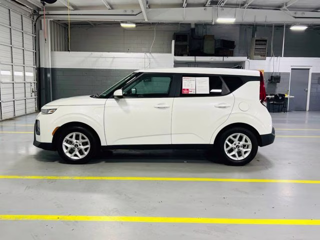 2021 Snow White Pearl Kia Soul S FWD Hatchback
