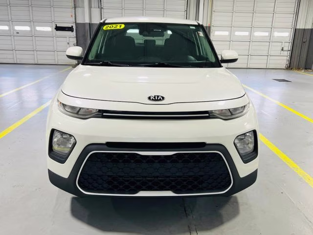 2021 Snow White Pearl Kia Soul S FWD Hatchback