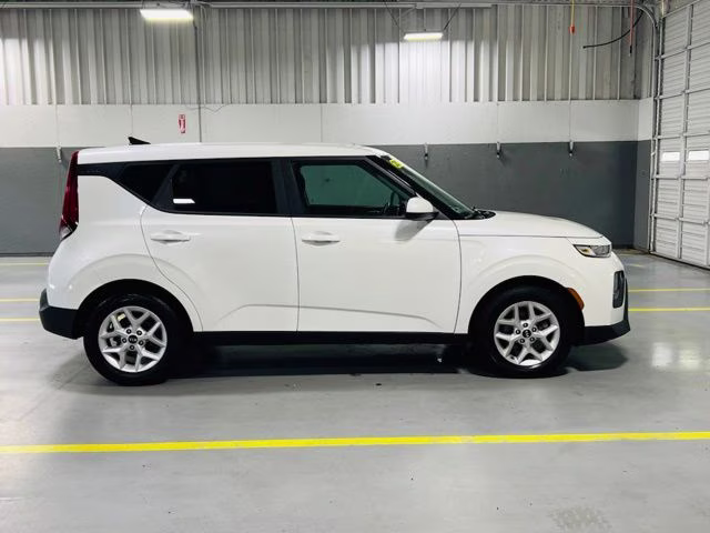 2021 Snow White Pearl Kia Soul S FWD Hatchback