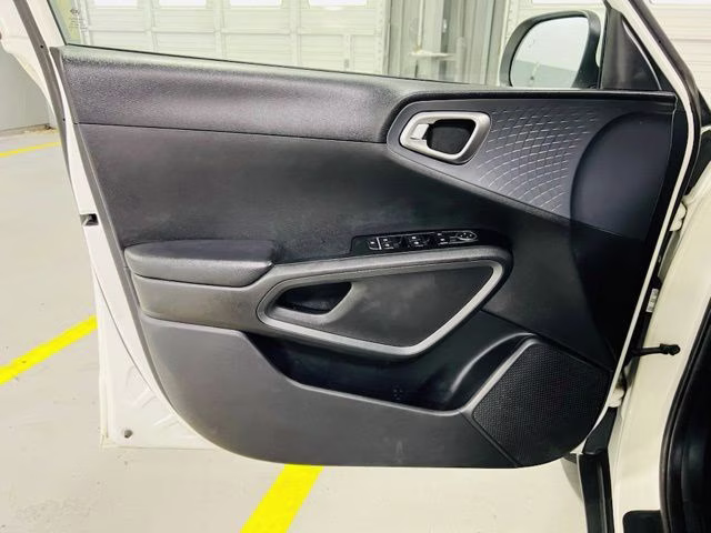 2021 Snow White Pearl Kia Soul S FWD Hatchback