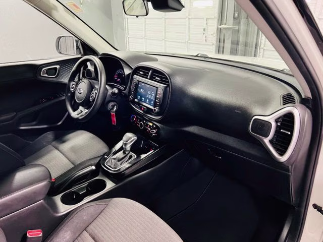 2021 Snow White Pearl Kia Soul S FWD Hatchback