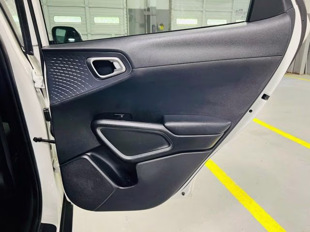 2021 Snow White Pearl Kia Soul S FWD Hatchback
