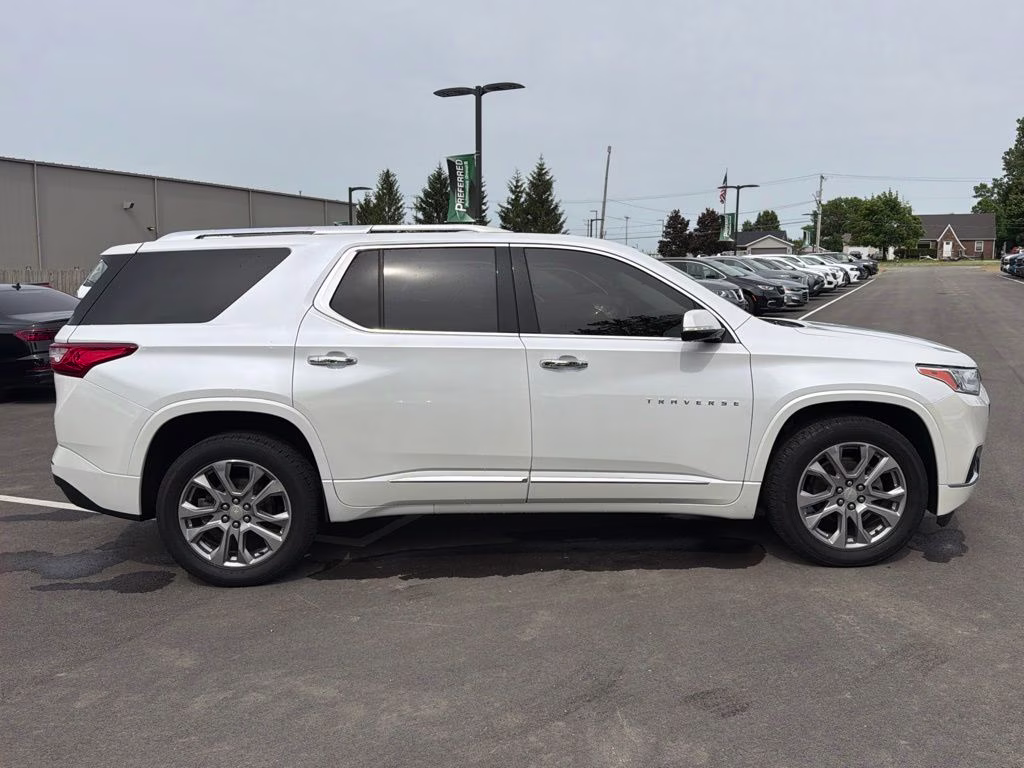 2018 Iridescent Pearl Tricoat Chevrolet Traverse Premier AWD SUV