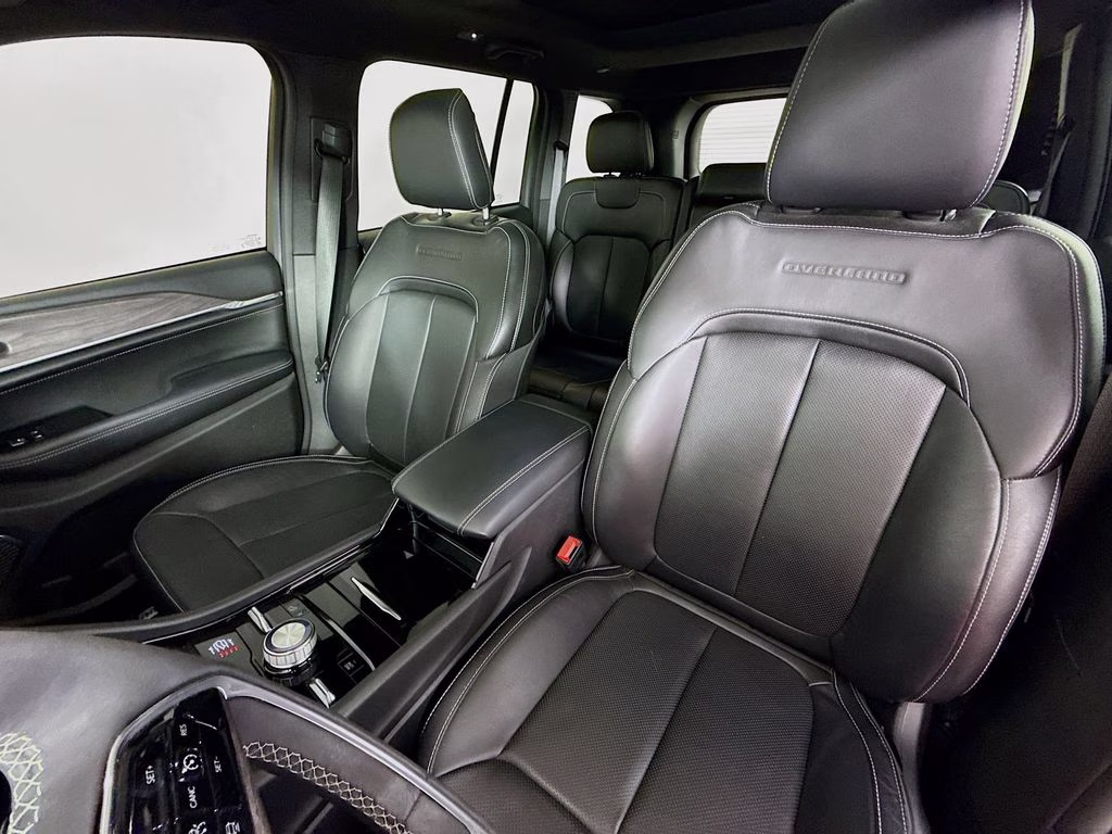 2023 Bright White Clearcoat Jeep Grand Cherokee Overland 4X4 SUV