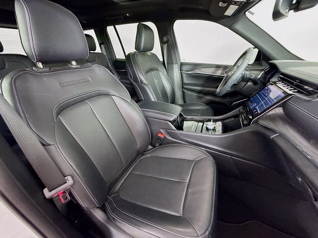 2023 Bright White Clearcoat Jeep Grand Cherokee Overland 4X4 SUV