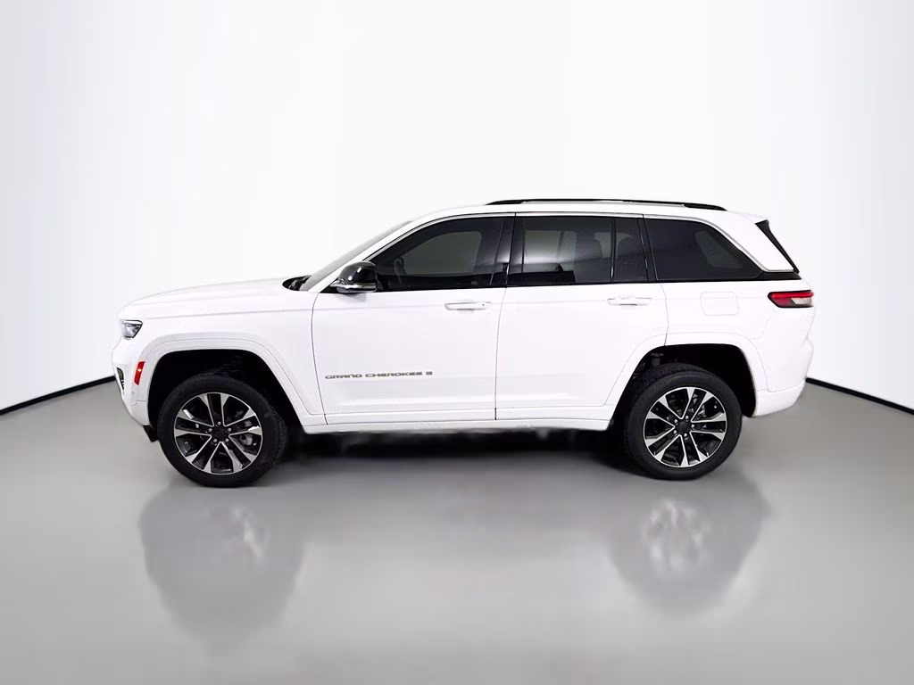 2023 Bright White Clearcoat Jeep Grand Cherokee Overland 4X4 SUV
