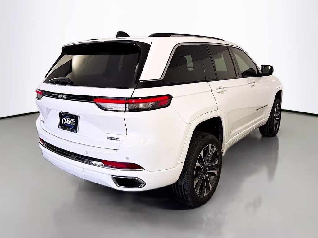 2023 Bright White Clearcoat Jeep Grand Cherokee Overland 4X4 SUV
