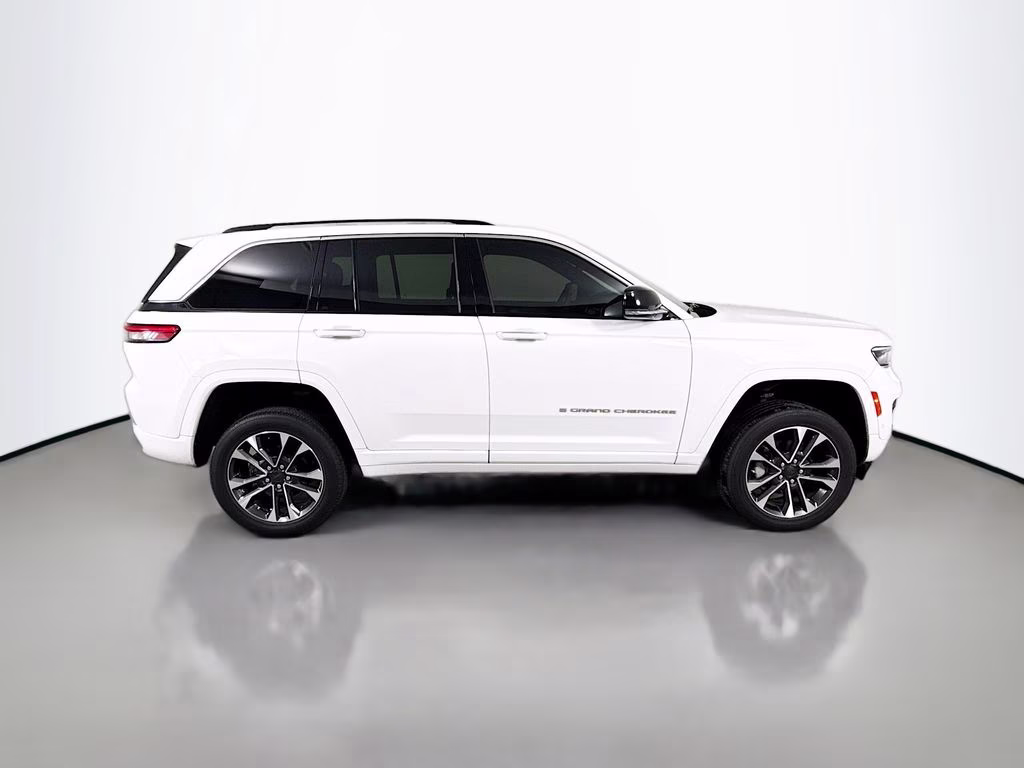2023 Bright White Clearcoat Jeep Grand Cherokee Overland 4X4 SUV